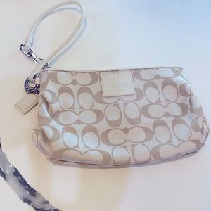 COACH wristlet excellent condition!